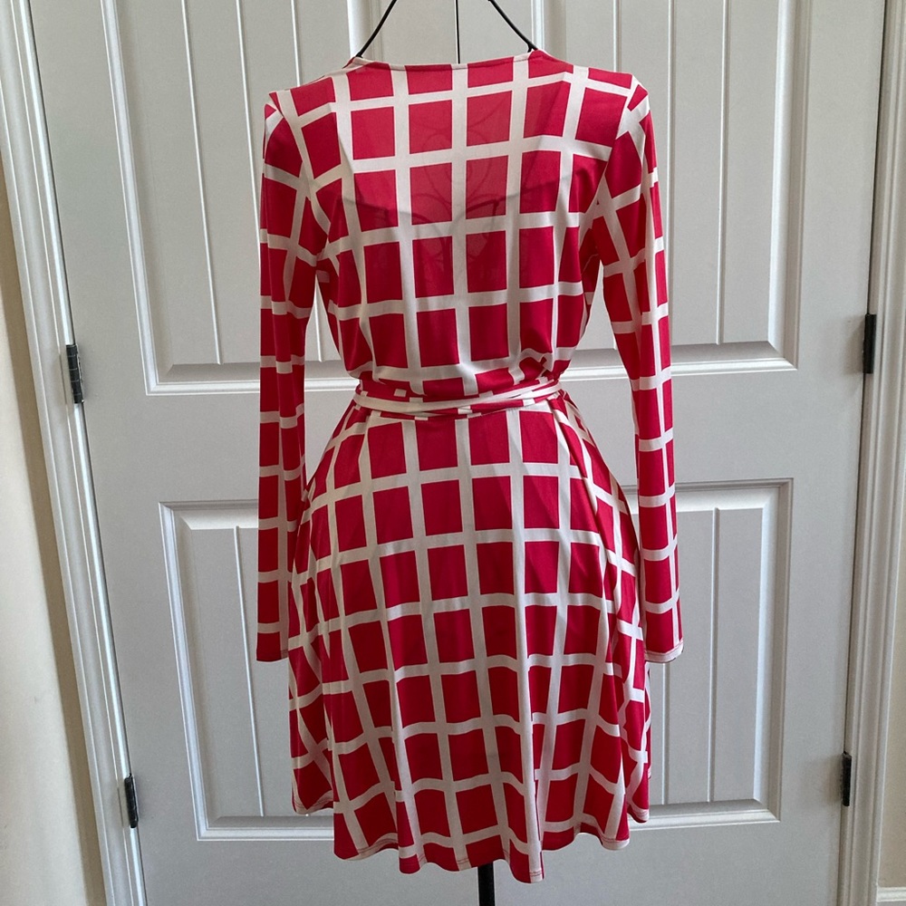 LOILA Pink & White WINDOWPANE 🪟 Wrap Dress - Picture 2 of 5